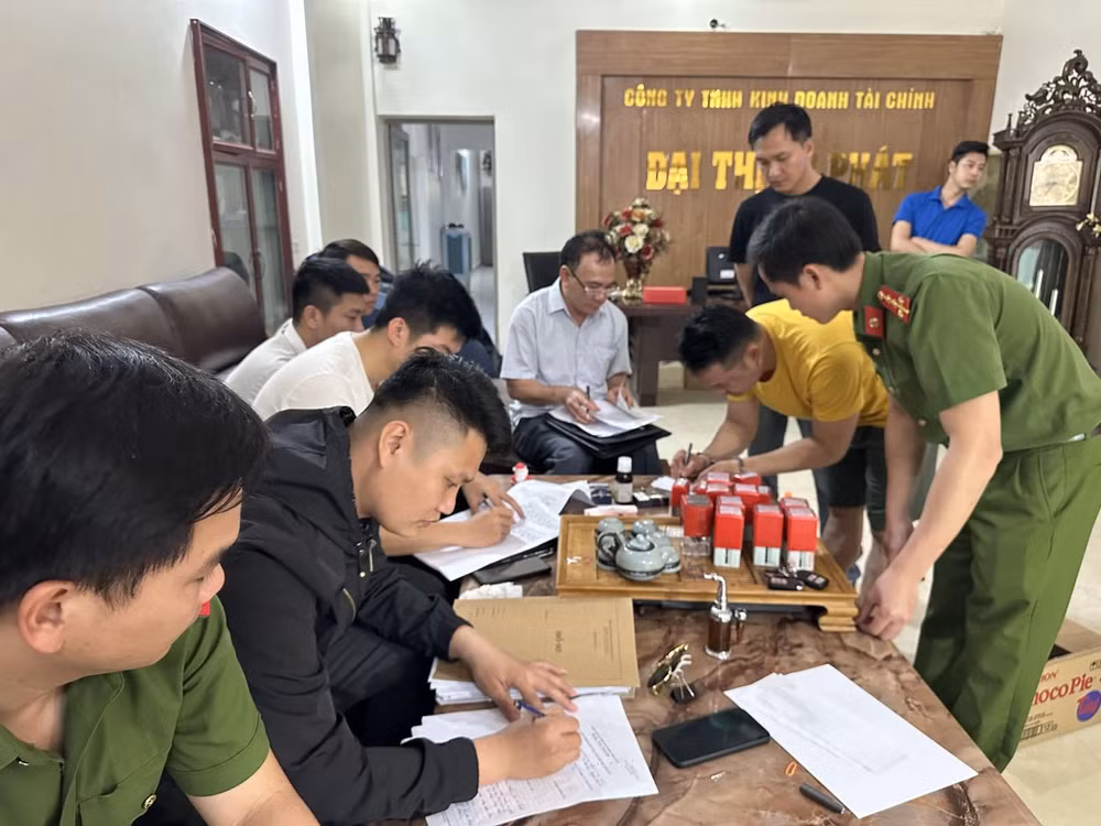 bat mot giam doc cong ty kinh doanh dich vu tai chinh tai thanh hoa hinh 1