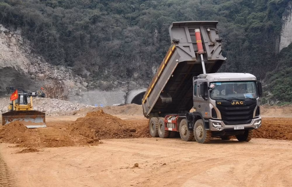 chinh phu cho phep khai thac dat dap tai cac mo da het han phuc vu cao toc bac nam hinh 1