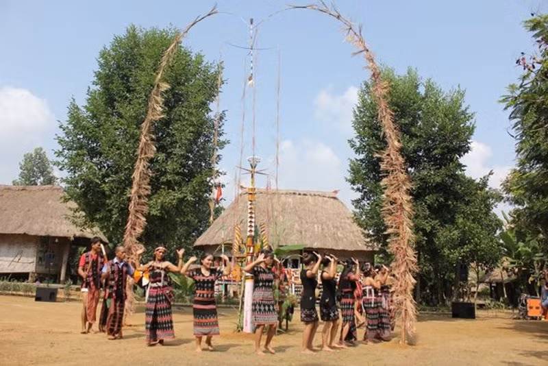 sac mau van hoa thang tu tai lang van hoa du lich cac dan toc viet nam hinh 4