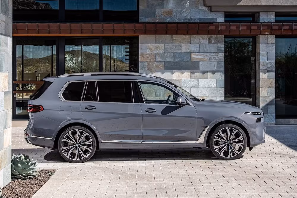 bmw x7 2023 ra mat tai thi truong viet nam trong thang 4 hinh 1
