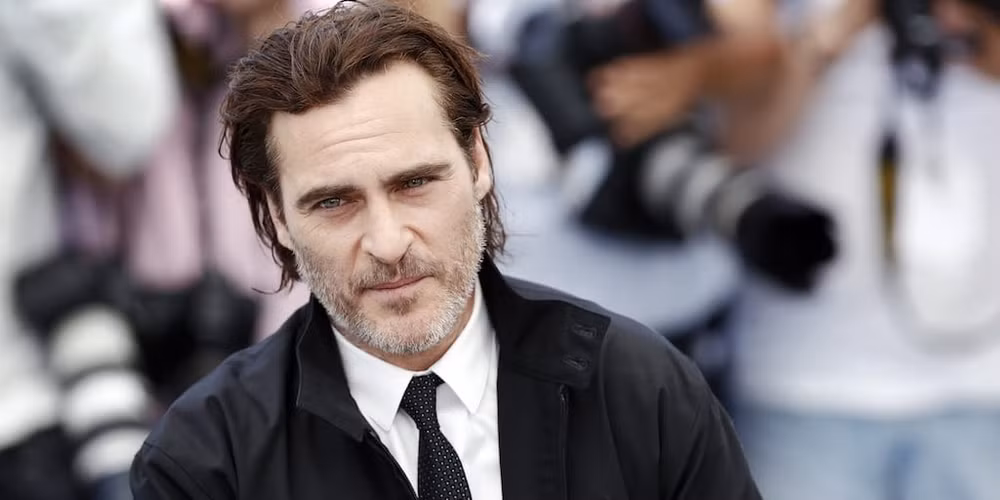 joker joaquin phoenix bat ngo xiu do canh quay cang thang hinh 2