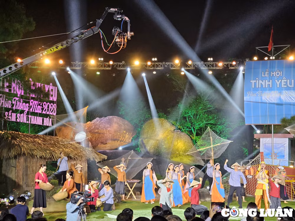 hang ngan du khach du le hoi tinh yeu hon trong mai sam son 2023 hinh 1