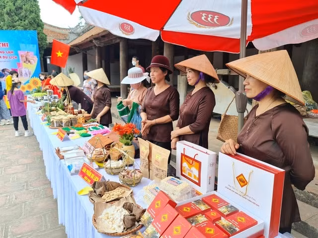 lang co duong lam no luc thu hut du khach hinh 2