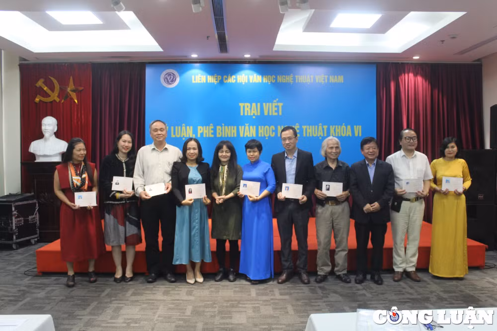 be mac trai viet ly luan phe binh van hoc nghe thuat khoa vi khu vuc phia bac hinh 3