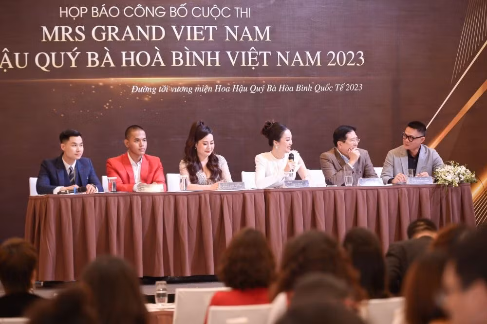 hoa hau phan kim oanh lam giam doc quoc gia cuoc thi hoa hau quy ba hoa binh viet nam 2023 hinh 25