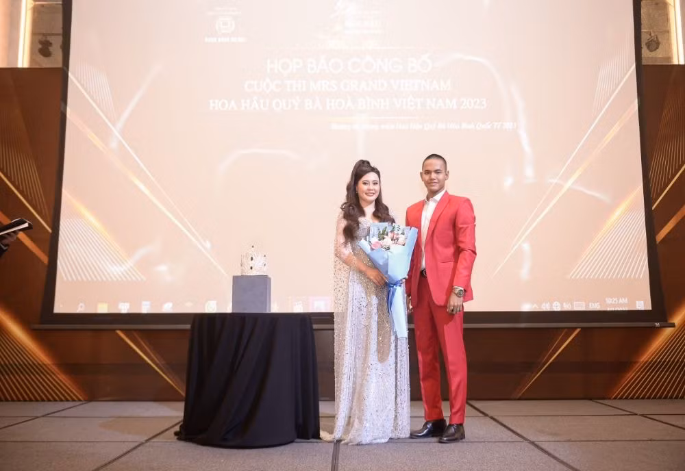 hoa hau phan kim oanh lam giam doc quoc gia cuoc thi hoa hau quy ba hoa binh viet nam 2023 hinh 1