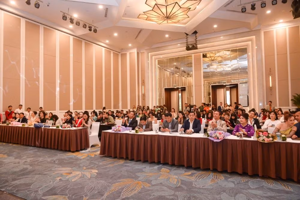 hoa hau phan kim oanh lam giam doc quoc gia cuoc thi hoa hau quy ba hoa binh viet nam 2023 hinh 26