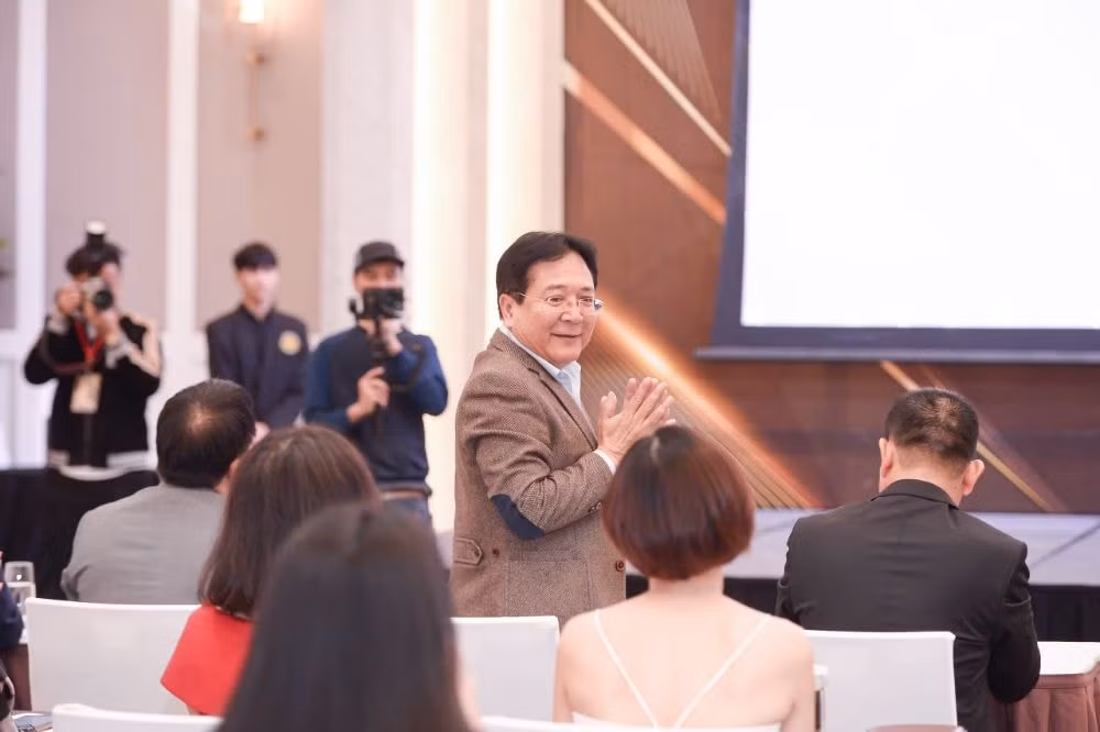 hoa hau phan kim oanh lam giam doc quoc gia cuoc thi hoa hau quy ba hoa binh viet nam 2023 hinh 11