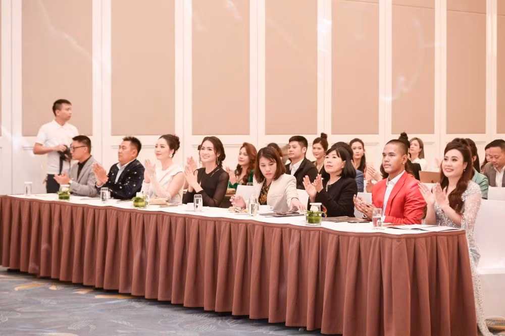 hoa hau phan kim oanh lam giam doc quoc gia cuoc thi hoa hau quy ba hoa binh viet nam 2023 hinh 19