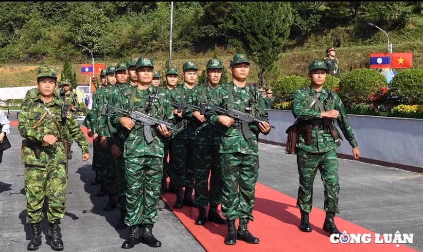 giao luu huu nghi quoc phong bien gioi viet nam lao tang cuong tinh huu nghi doan ket giua quan va dan hai nuoc hinh 12