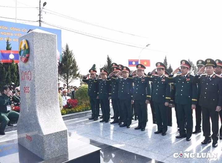 giao luu huu nghi quoc phong bien gioi viet nam lao tang cuong tinh huu nghi doan ket giua quan va dan hai nuoc hinh 6
