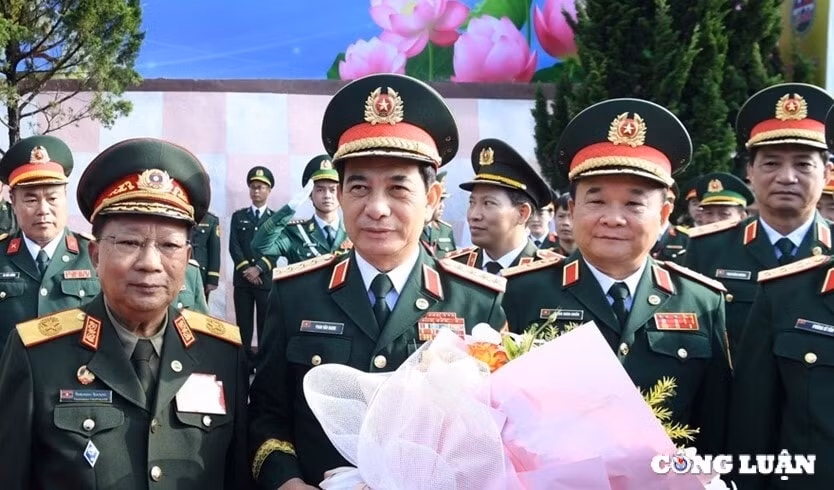 giao luu huu nghi quoc phong bien gioi viet nam lao tang cuong tinh huu nghi doan ket giua quan va dan hai nuoc hinh 9