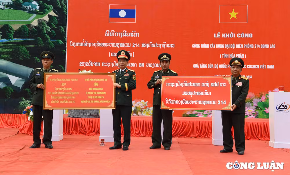 giao luu huu nghi quoc phong bien gioi viet nam lao tang cuong tinh huu nghi doan ket giua quan va dan hai nuoc hinh 13