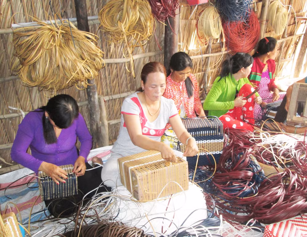 ca mau trien khai dong bo cac giai phap cham lo cho nguoi ngheo hinh 1