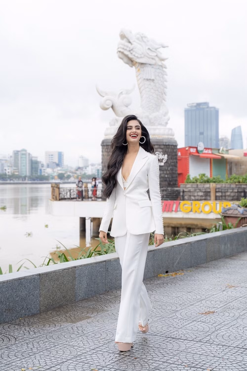 hoa hau hoan vu an do rhea singha den da nang de quang ba du lich hinh 1