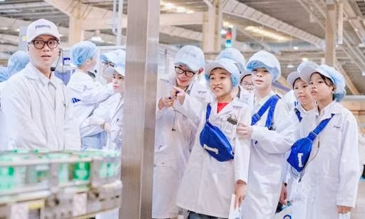 cac tai nang nhi bat ngo voi robot tai trang trai vinamilk green farm va sieu nha may vinamilk hinh 7