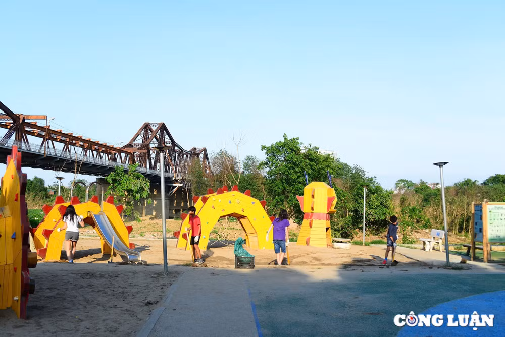 du hoc sinh quoc te chung tay tao dung canh quan ha noi sau bao so 3 hinh 1