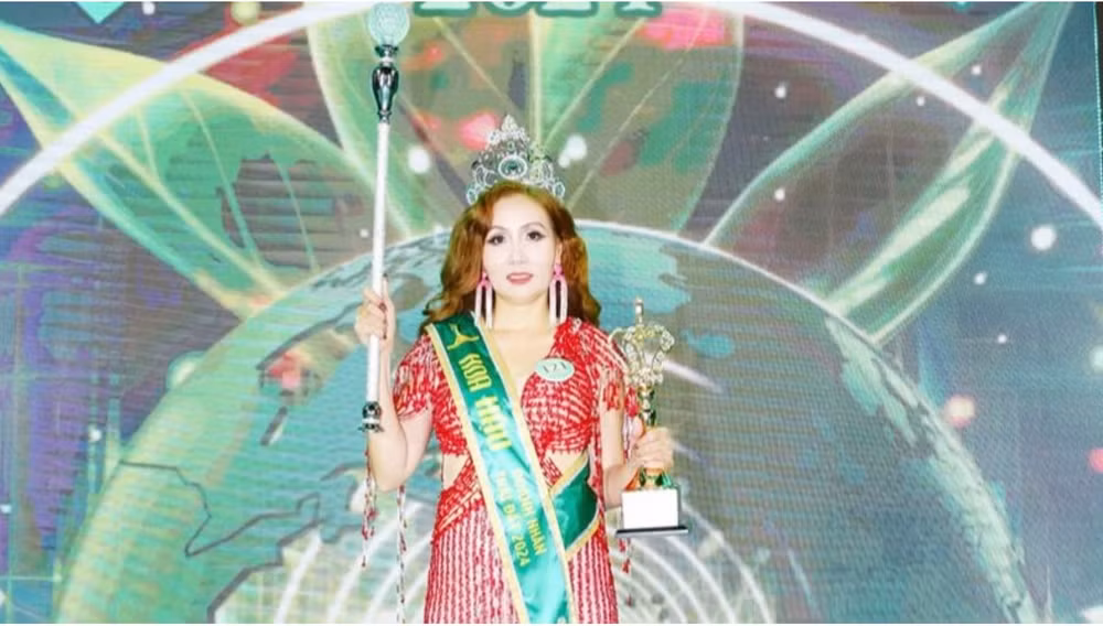 vuong thi huong dang quang hoa hau doanh nhan trai dat 2024 hinh 1