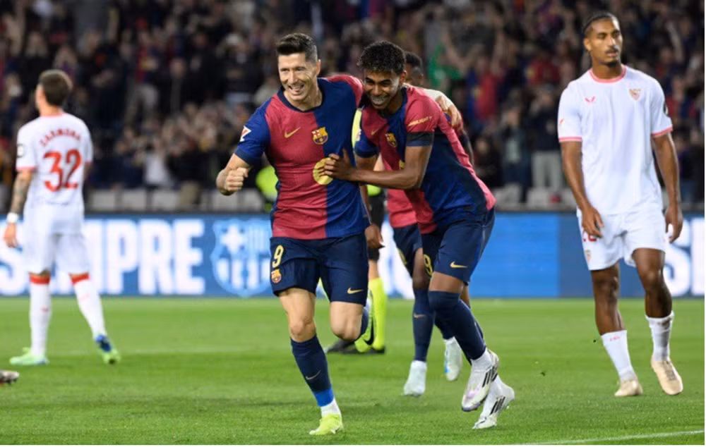 lewandowski ghi cu dup barca thang dam sevilla tai la liga 2024 25 hinh 1
