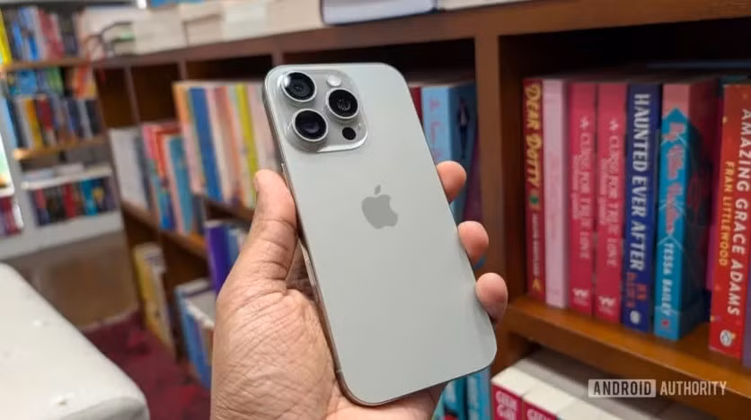 loi khoi dong lai ngau nhien tren iphone 16 pro hinh 1