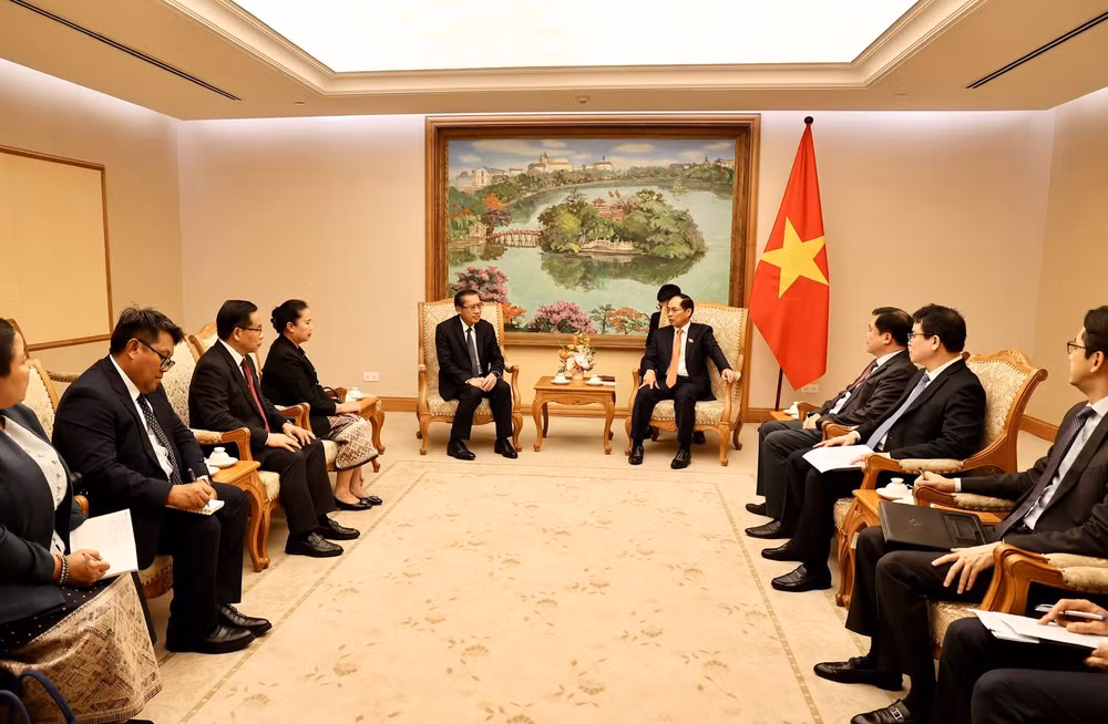 day manh hop tac mua ban dien than va tang cuong dau tu giua viet nam lao hinh 2