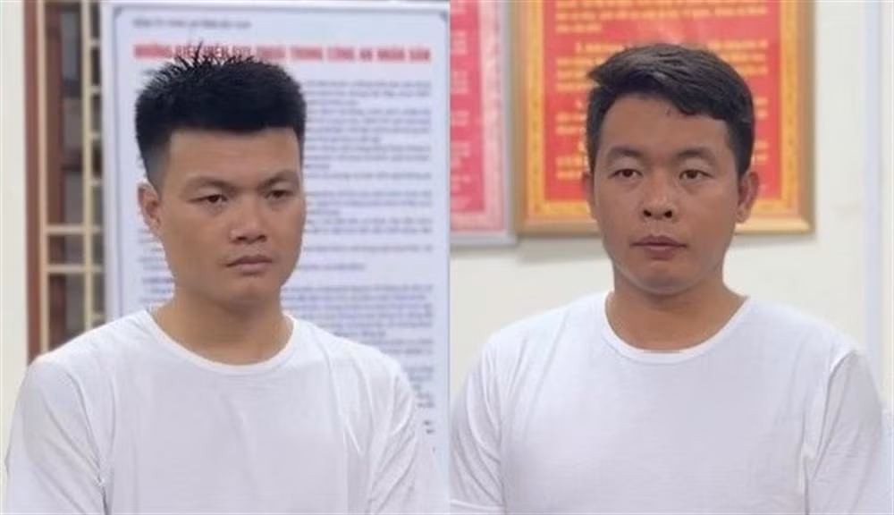 bat qua tang 2 cong an gia dang nhan tien cua bi hai hinh 1