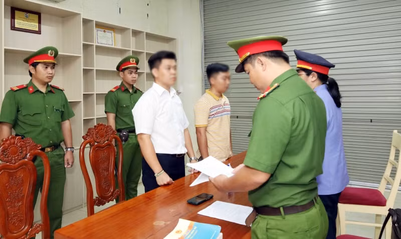 khoi to them mot pho giam doc trung tam dang kiem tai hau giang hinh 1