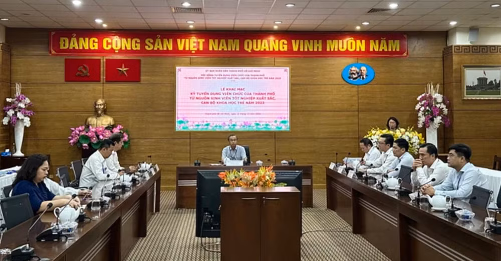 tp hcm tuyen 19 cong chuc vien chuc tu sinh vien tot nghiep xuat sac can bo khoa hoc tre hinh 1