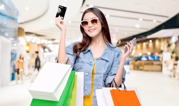 mo the ocb nhan uu dai mien phi thuong nien va vali cao cap hinh 2