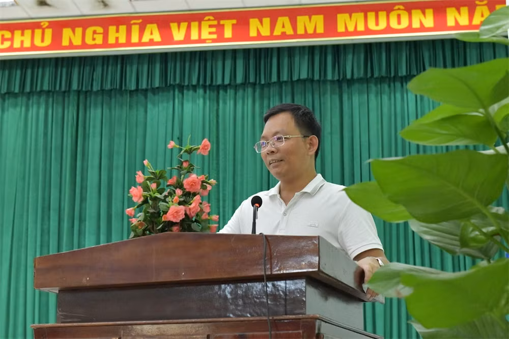 nguoi lao dong bsr dong hanh cung cac em hoc sinh kho khan den truong hinh 1