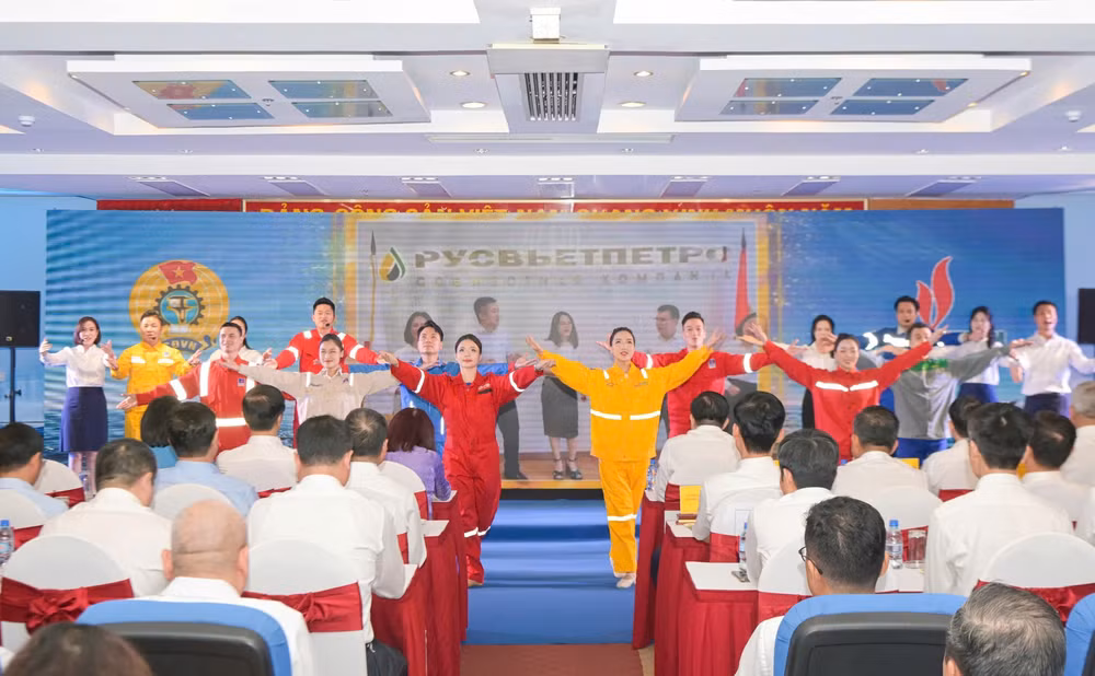 tuan le van hoa dau khi lan thu xv lan toa va phat trien van hoa petrovietnam den voi cong dong va xa hoi hinh 1