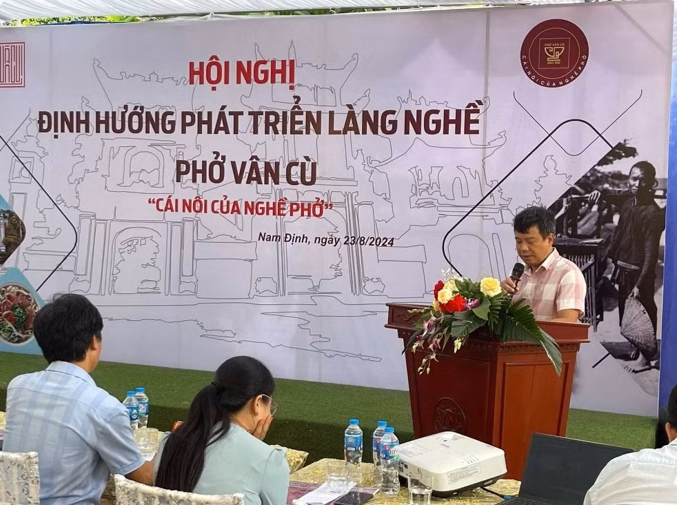 thuong hieu pho van cu chon ngay truyen thong hinh 1