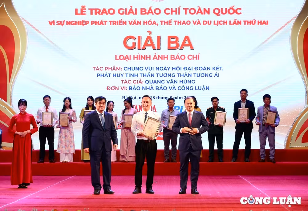 bao nha bao va cong luan doat giai ba giai bao chi toan quoc vi su nghiep phat trien van hoa the thao va du lich hinh 4