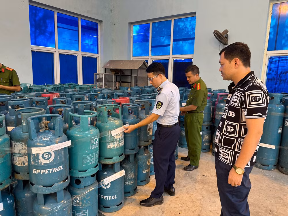 phat hien co so san chiet nap luong lon lpg trai phep tai bac ninh hinh 1