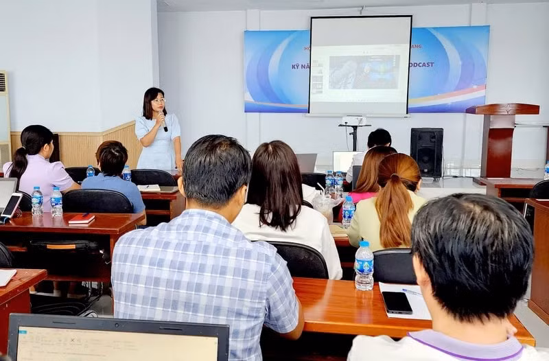 nguoi lam bao kien giang trai nghiem voi podcast hinh 2