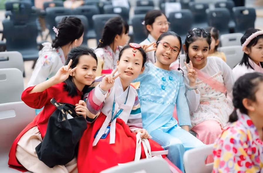 nam hoc moi thoa tu tin me kham pha cung truong ha noi toronto hinh 4
