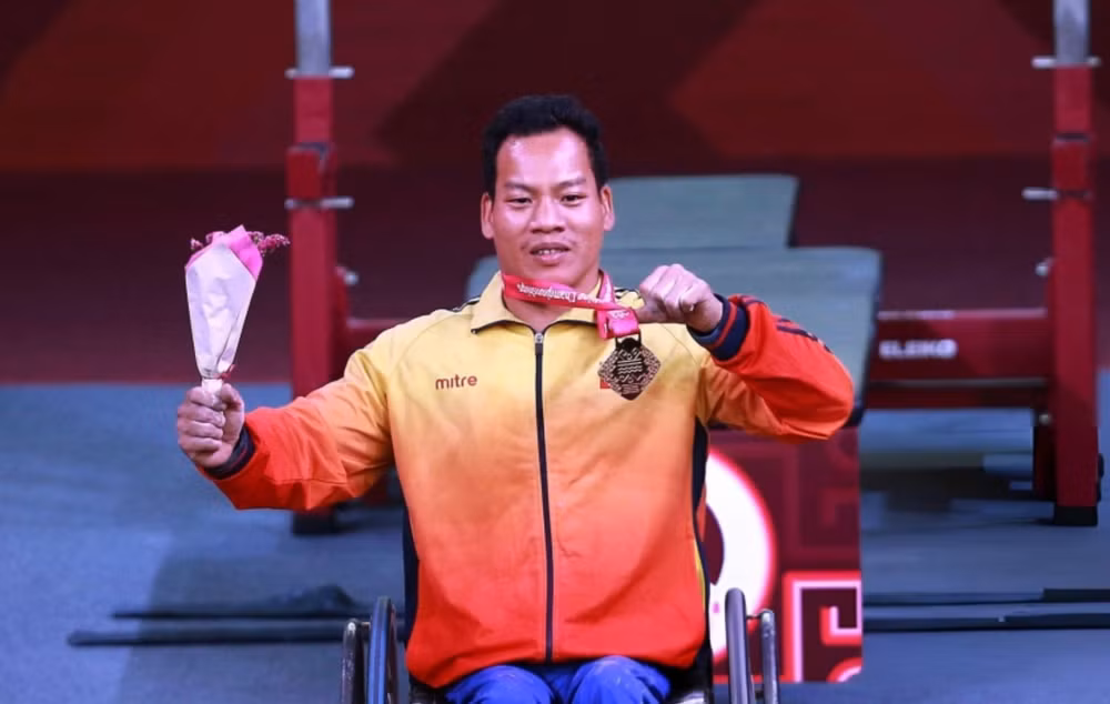 le van cong va chau hoang tuyet loan cam co o le khai mac paralympic 2024 hinh 1