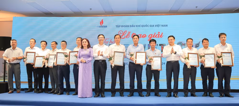 pv gas nhan giai nhi cuoc thi sang tac clip tu hao petrovietnam hinh 2