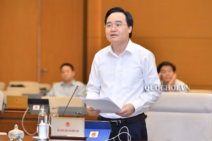 Bộ Giáo dục và Đào tạo Phùng Xuân Nhạ phát biểu tại buổi làm việc. Ảnh: TL