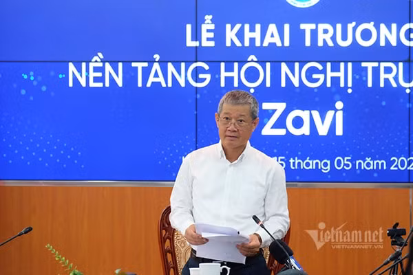 Thứ trưởng Bộ TT&TT Nguyễn Thành Hưng đánh giá cao năng lực của đội ngũ lập trình viên Việt Nam. Ảnh: Trọng Đạt