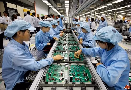 Xuất khẩu máy vi tính, điện tử và linh kiện 4 tháng đầu năm tăng trưởng 26%. Ảnh: TL
