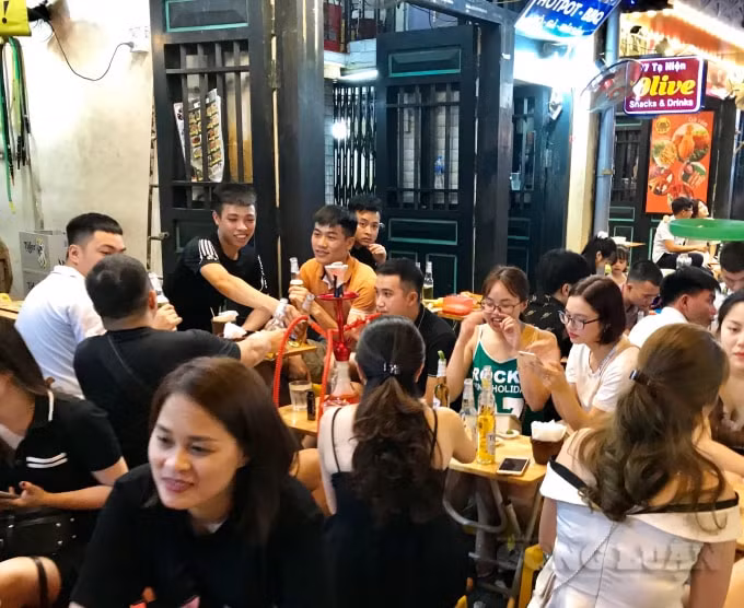 Shisha được bày bán công khai, tràn lan để khách hàng thoải mái sử dụng