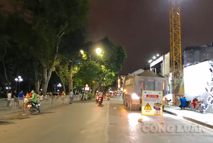 Một chiếc xe tải chở cát 