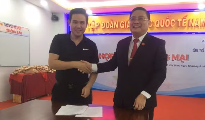 Chủ tịch HĐQT Tập đoàn Giáo dục Quốc tế Nam Việt Nguyễn Đức ký kết hợp tác thương mại với Chủ tịch Tập đoàn Asanzo Phạm Văn Tam