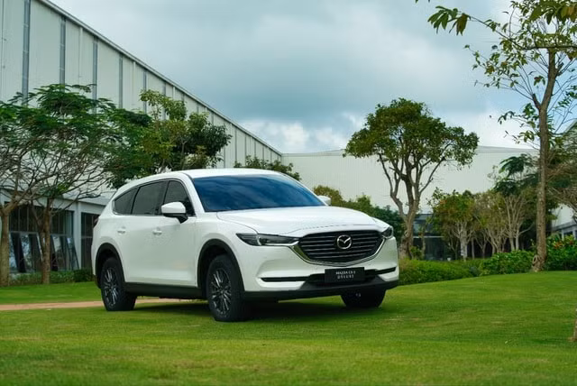 Xe Mazda CX-8 Deluxe&nbsp;được đánh giá là một trong những mẫu SUV 7 chỗ lớn nhất hiện nay với kích thước dài-rộng-cao lần lượt là 4.900 x 1.840 x 1.730mm.