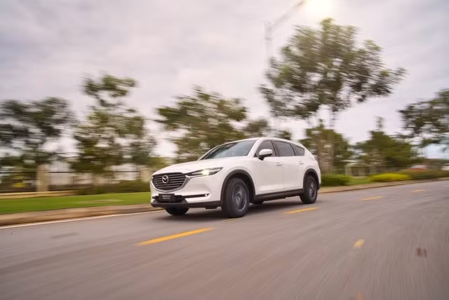 Mazda đã sử dụng khung gầm liền khối (Unibody).