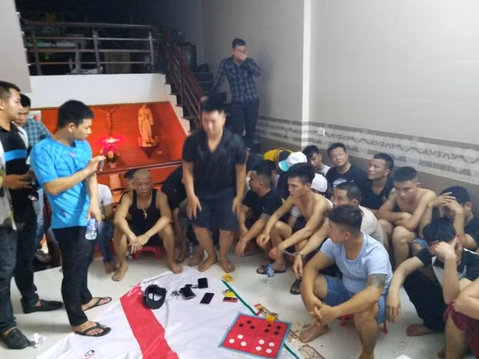 Hiện trường vụ đánh bạc bằng hình thức xóc đĩa