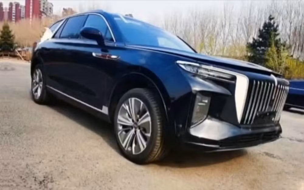 E115 sẽ ra mắt thị trường với phiên bản 2 động cơ điện. Ảnh: Carscoops