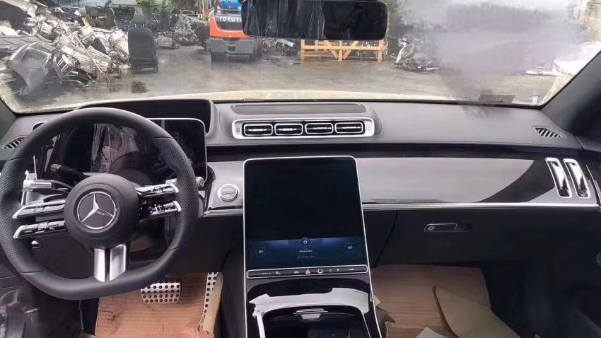 Nội thất hiện đại trên mẫu S-Class mới. Ảnh: Paultan