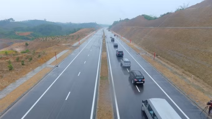 Thông xe kỹ thuật đường nối Quốc lộ 32C với cao tốc Nội Bài - Lào Cai. Ảnh: TL